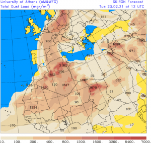 Prognozowana siła i trajektoria napływu pyłu saharyjskiego na wtorek- godz. 12:00, źródło: SKIRON/ forecast.auo.fr